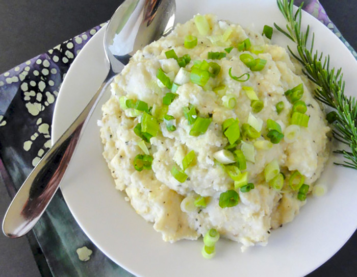 Réaliser une purée de pommes de terre à l'ail rôti et au romarin